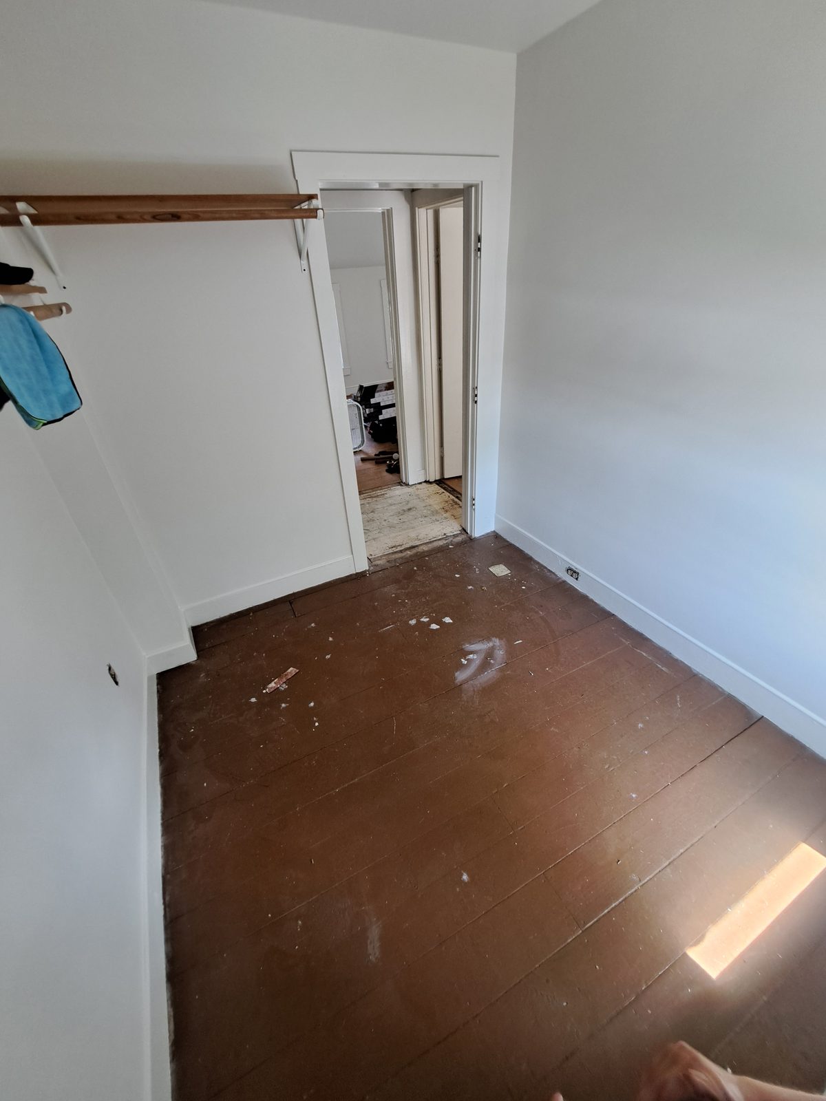 Before — interior room before new flooring by general contractor Sutton, MA Before — interior room before new flooring by general contractor Sutton, MA